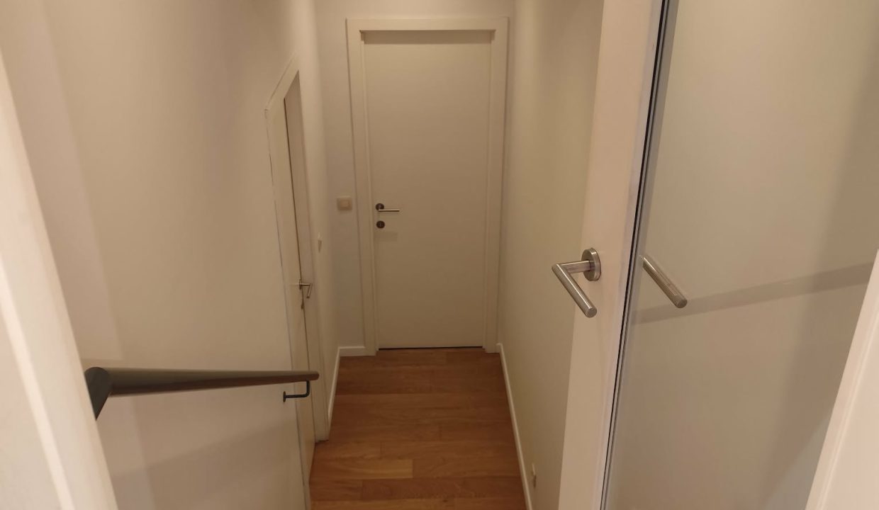 15 OK escalier vers buanderie