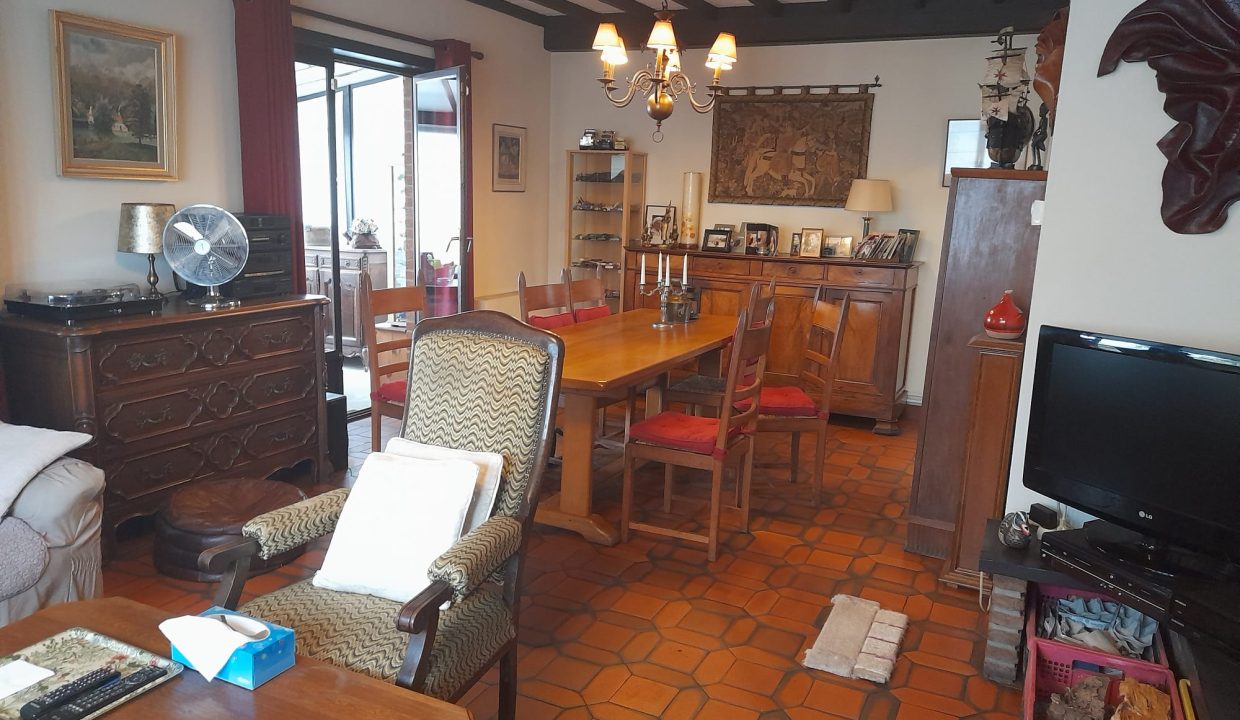 e2206900-2639-4352-8fc6-f76aacfac003