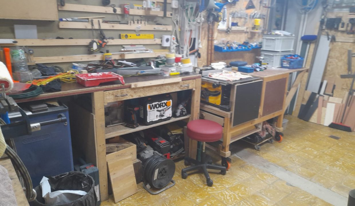 12. GARAGE