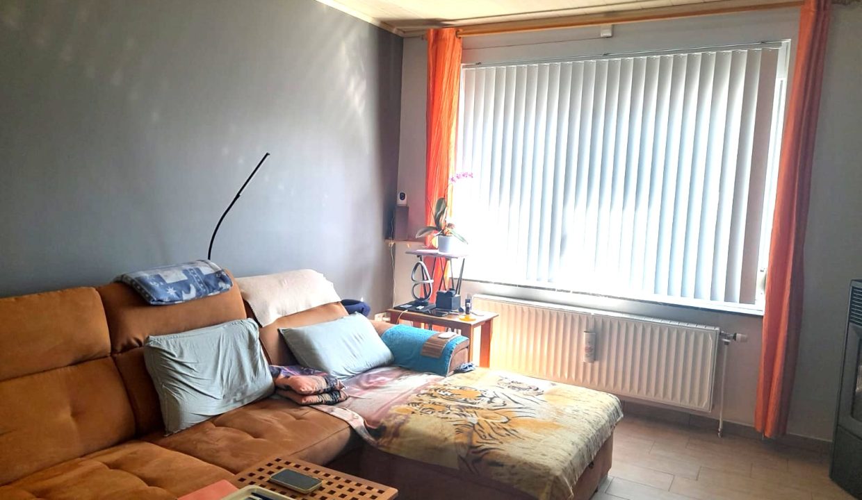 6. Salon